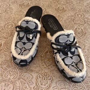 Coach Ruthie Women's Mules Gray Black Fur Trim Sz 6 C-Monogram Heeled Slip On